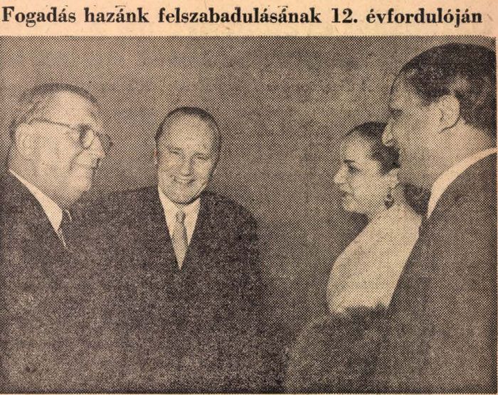 Nagy a barátság - látszólag (Münnich, Kádár, Rahmanné, Rahman) / Forrás: Arcanum.hu