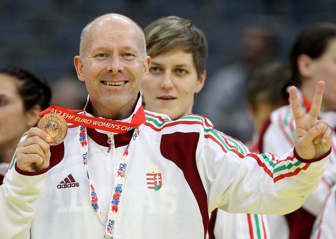 Karl Erik Bøhnt imádták a játékosai. Ő tudott utoljára világversenyen érmet nyerni a női válogatottal. (kép: origo.hu)