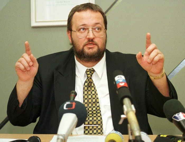Bývalý éf SIS a súèasný poslanec za HZDS Ivan Lexa poèas tlaèovej konferencie o kauze triptychu