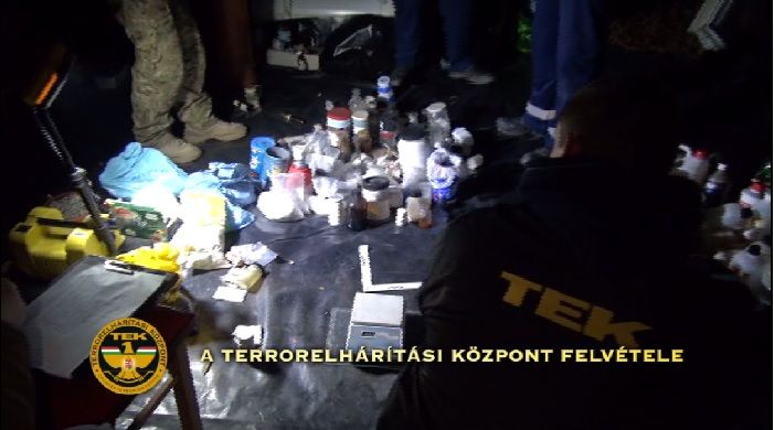 Bombagyáros, vagy hobbivegyész? Fotó: TEK