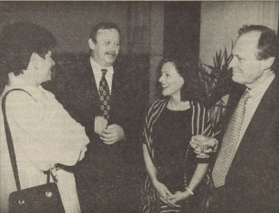 Kuncze és Medgyessy a feleségeikkel / Forrás: Vasárnapi Hírek (a Vico lapja akkoriban), Arcanum.hu