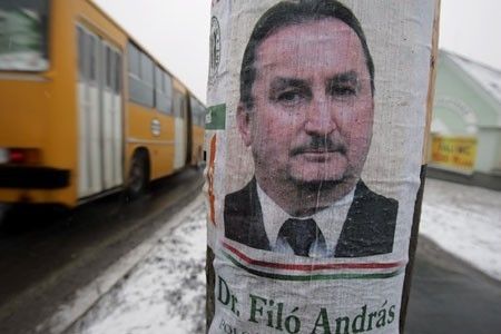 A Jobbik korábbi szentendrei elnöke állítja, a párt és az ÉPKAR kapcsolata miatt tették lapátra.