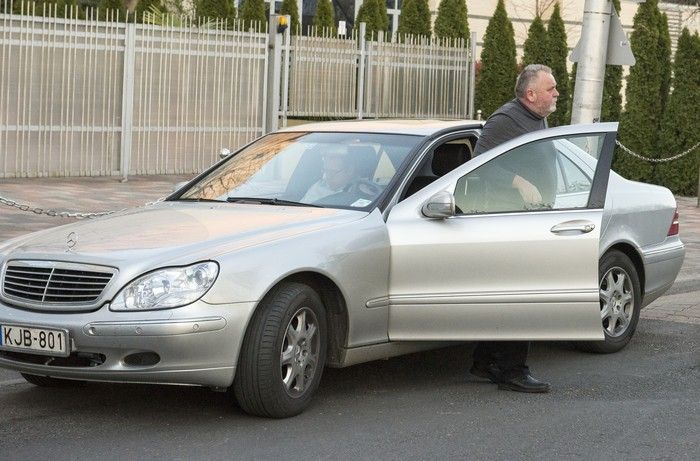 Itt Gőgös Zoltán száll ki a Mercedesből. Fotók: Mészáros Péter/PS