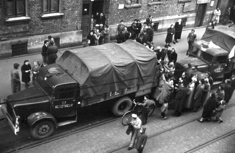 1956, Fotó: Fortepan.hu, ADOMÁNYOZÓ Pesti Srác