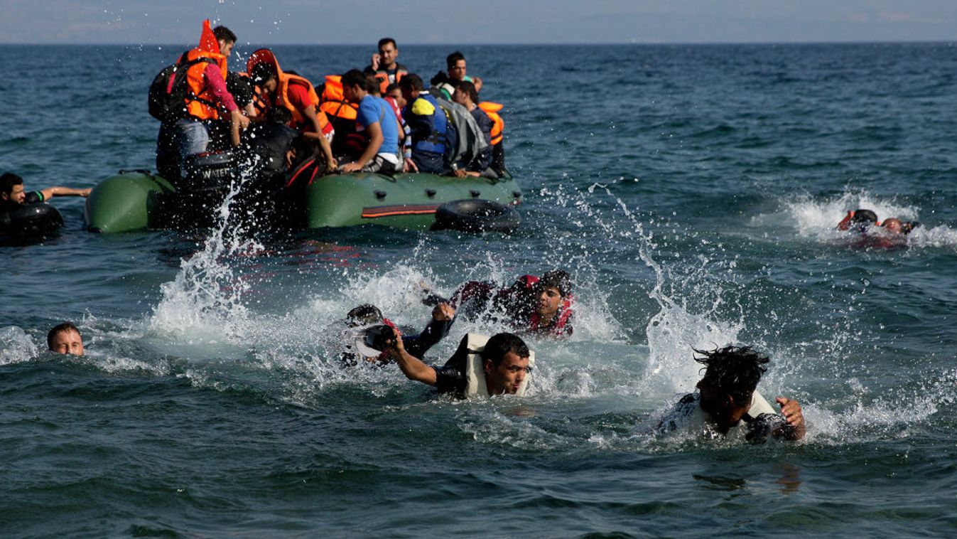 Negyvenöt afrikai migránst mentettek ki a tengerből Tunézia partjainál