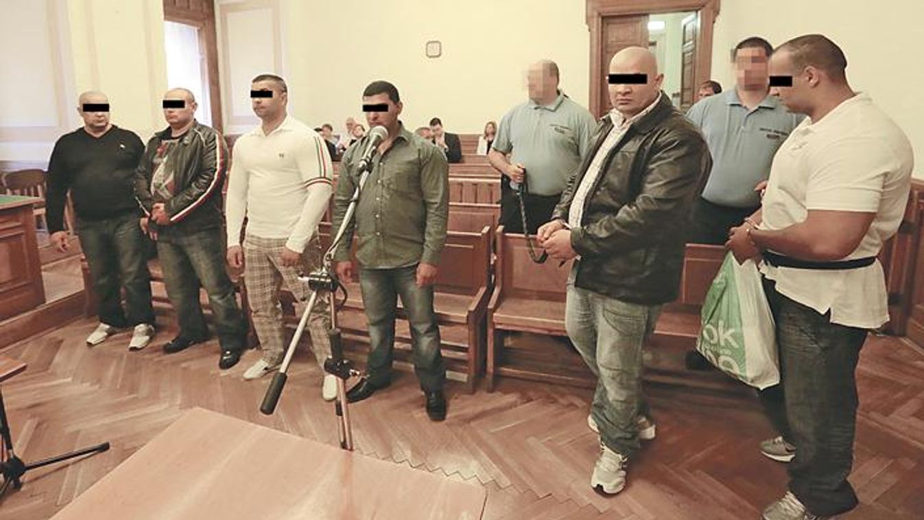 Rendőrökről mesélt az ároktői bandavezér