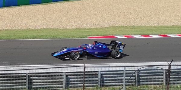A Formula-3-asok versenyében harmadik helyen záró Franco Colapinto az egyik legnagyobb reménység a fiatalok között. Ne lepődjünk meg, ha az argentin pilóta pár év múlva már a Formula-1-es mezőnyben versenyez majd. Fotó: Kovács Attila