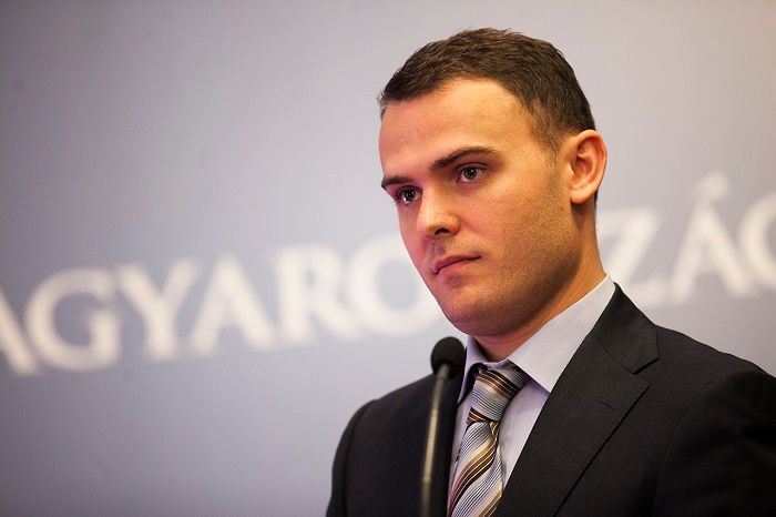 Csepreghy Nándor helyettes államtitkár szerint Gyurcsány cégének a megbízása miatt felmerül a bújtatott pártfinanszírozás gyanúja.
