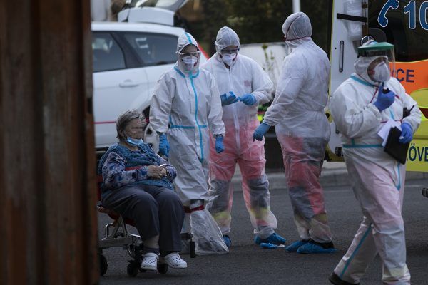 Pesti úti idősotthonban végzett ellenőrzések azt tükrözik, a lakók nem kaptak megfelelő orvosi ellátást. Fotó: Horváth Péter Gyula-PS