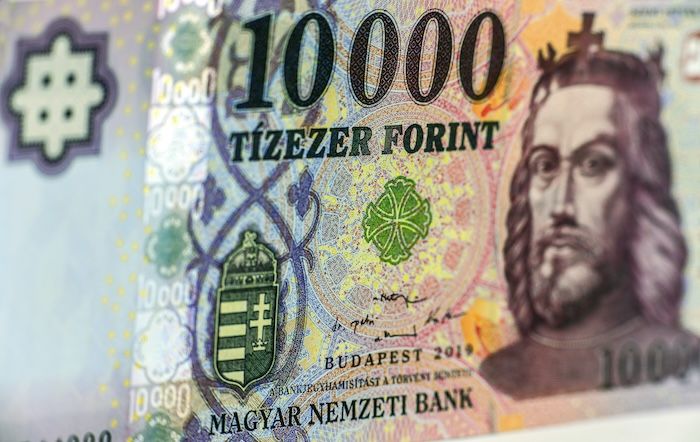 Őket is rommá adóztatná Magyar Péter - Kiderült, hogy mennyi volt júniusban a bruttó átlagkereset