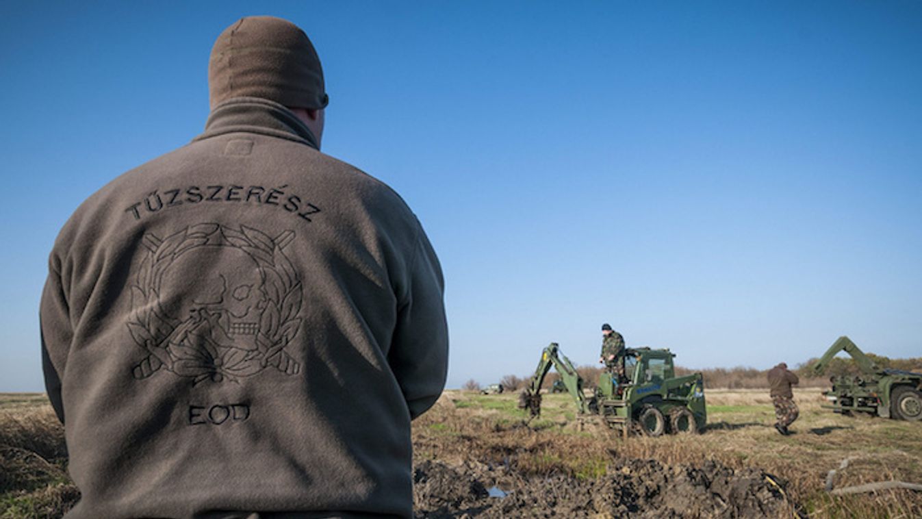 Tovább dolgoznak a Hortobágy Nemzeti Parkban a tűzszerészek