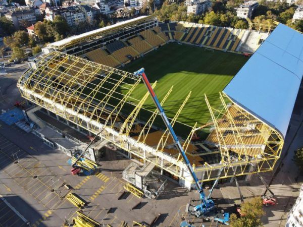 Jelenleg így fest a Plovdivban található Hriszto Botev Stadion, amely építési területnek számít. Értelmezhetetlen, hogy a bolgár szövetség vezetése miért éppen ezt a stadion szemelte ki tartalék helyszín gyanánt? Fotó: PIMK/fb