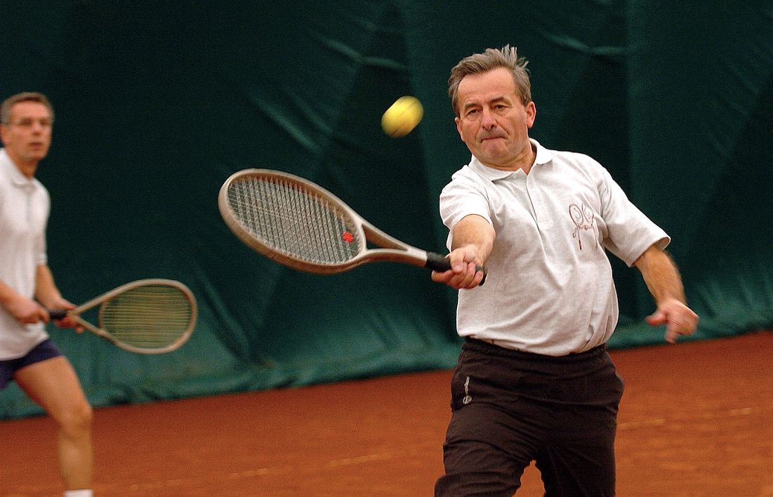Fazakas Szabolcs és (balra) Szilvássy György teniszezget / Fotó: MTI