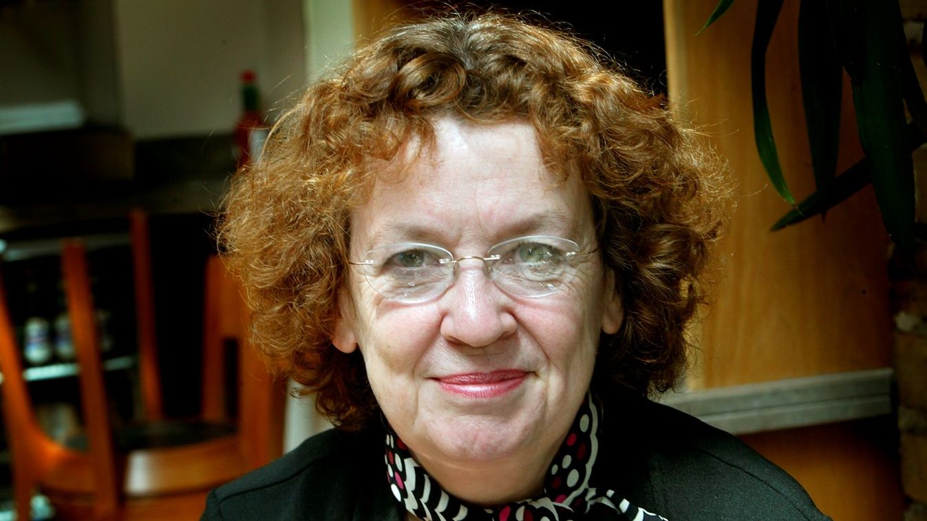 Ruth Dudley Edwards: a hópehely-generációnak csak az érzések számítanak