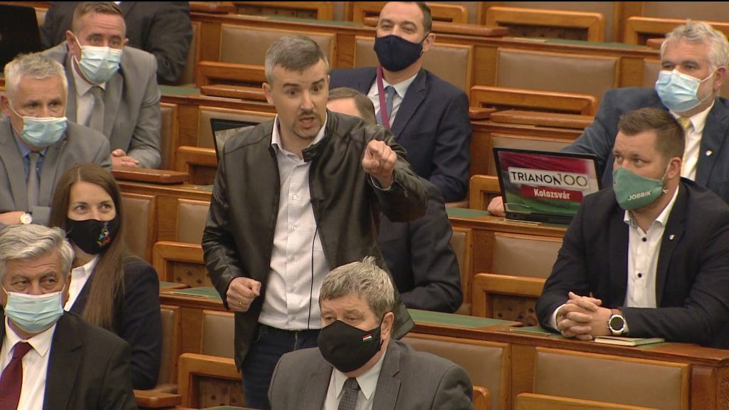 Az egykor képviselt elvek páros lábbal történő felrúgása és a végtelenül proli stílus még a balliberális tábornak sem jött be... Az előzetesen futtatott Jakab Péternek takarodót fújtak saját szavazói.
