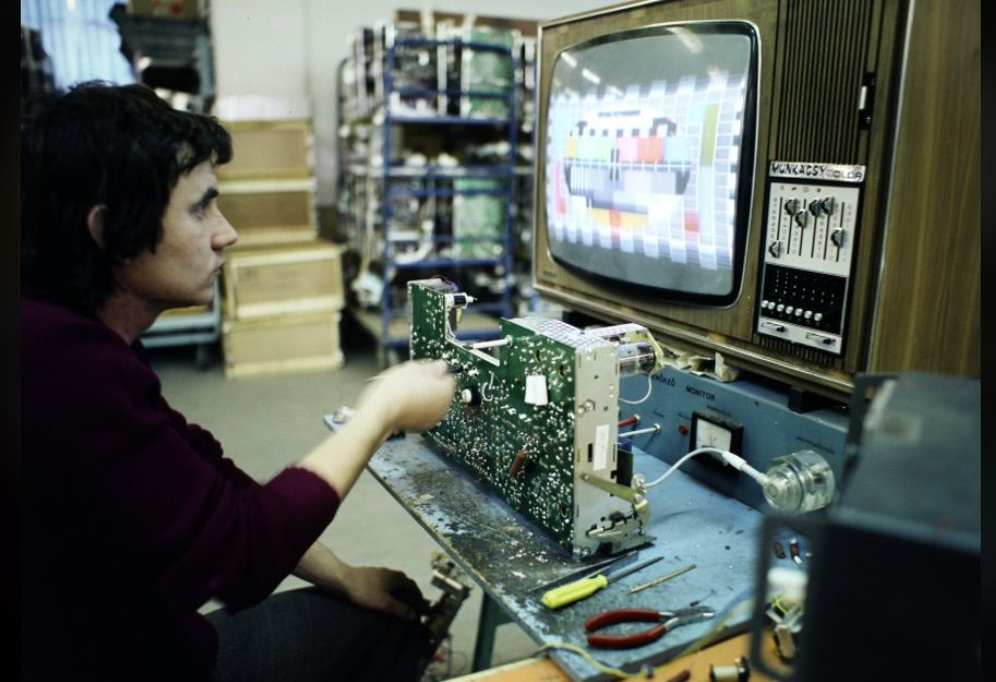 Kiknek gyártották? VIDEOTON, Munkácsy Color televíziókészülék / Fotó: Fortepan.hu, ad.: Szalay Zoltán