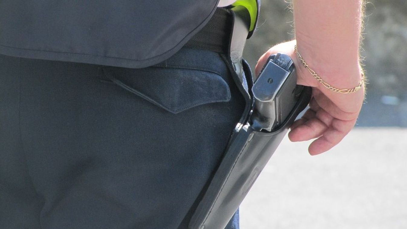 Előzetesbe került a rendőrt megharapó és a pisztolyát elvevő afgán férfi