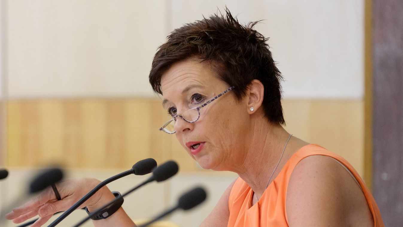 Felmentették a német menekültügyi hatóság vezetőjét