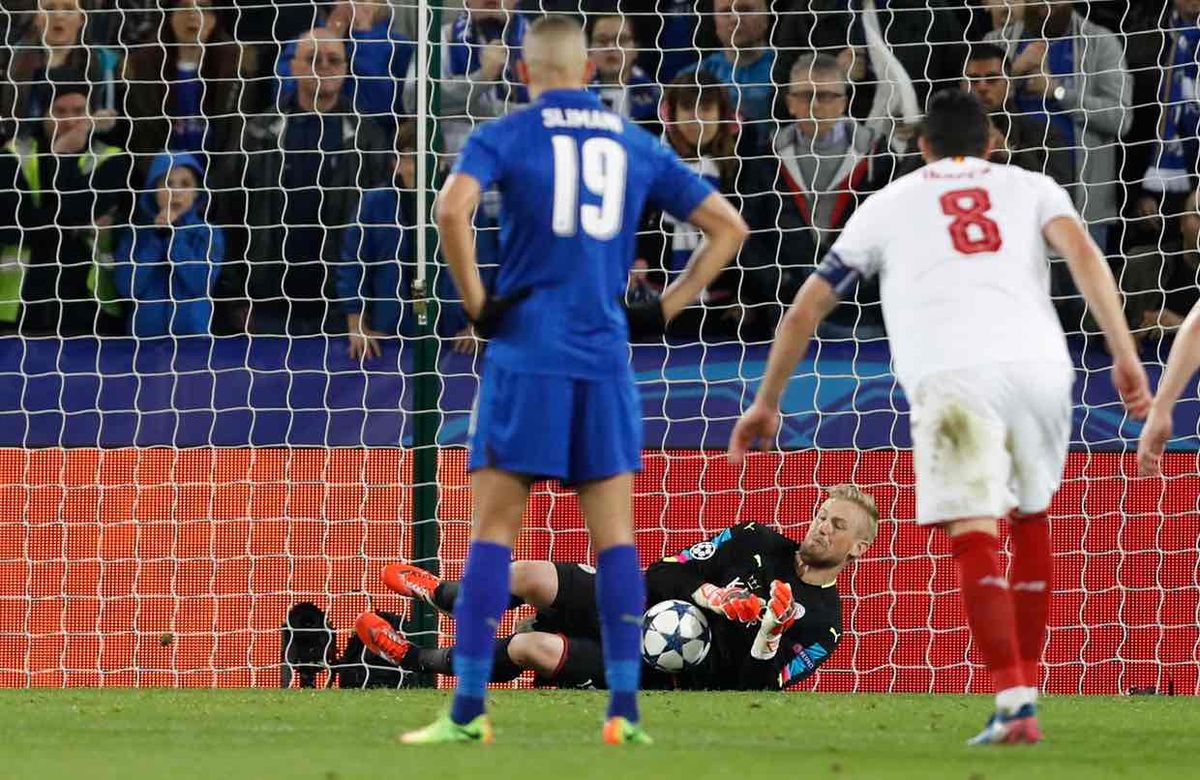 Schmeichel büntetőt véd / Fotó: Guardian.co.uk