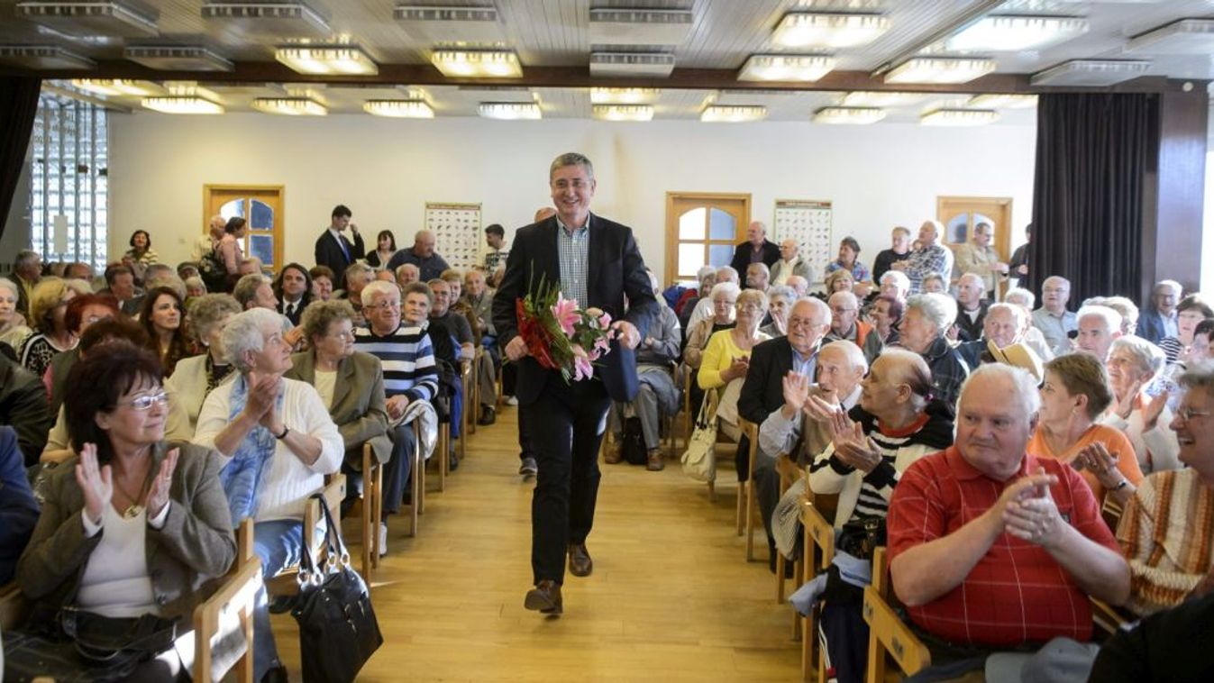 Telefonos alkalmazással buktatná meg a kormányt a DK