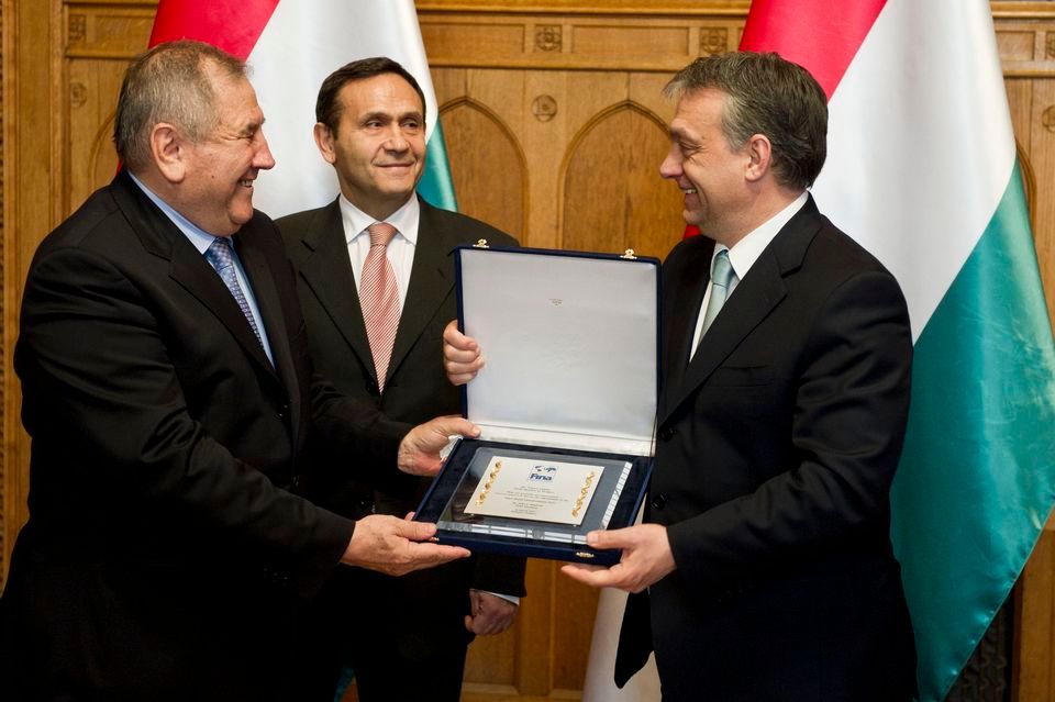 Valljuk be, ezekkel a fotókkal nehéz mit kezdeni / Fotó: MTI