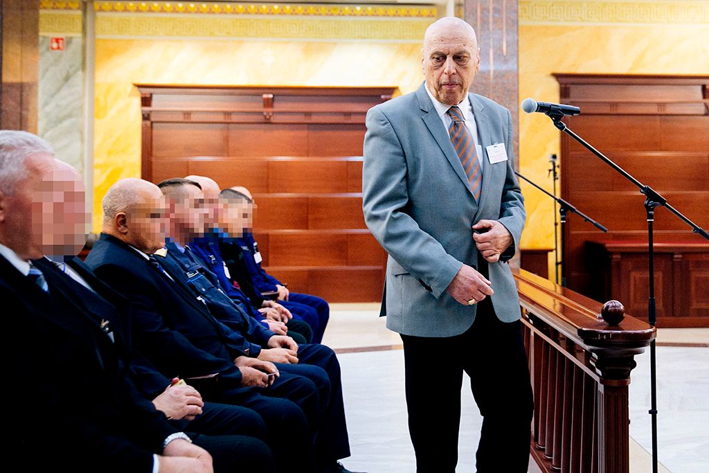Budapest, 2016. november 7. Gergényi Péter volt budapesti főkapitány, másodrendű vádlott a 2006-os eseményekkel kapcsolatban, elöljárói intézkedés elmulasztása miatt megvádolt rendőri vezetők tárgyalásán a Fővárosi Ítélőtáblán 2016. november 7-én. Fotó: Horváth Péter Gyula