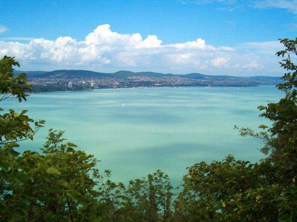 Sokan vágynak Balatonra.