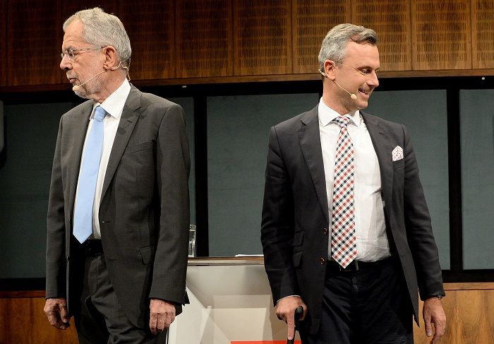 Download von www.picturedesk.com am 20.05.2016 (13:41). ABD0124_20160427 - WIEN - ÖSTERREICH: Die Präsidentschaftskandidaten Alexander Van der Bellen (l.) und Noebert Hofer im Rahmen einer