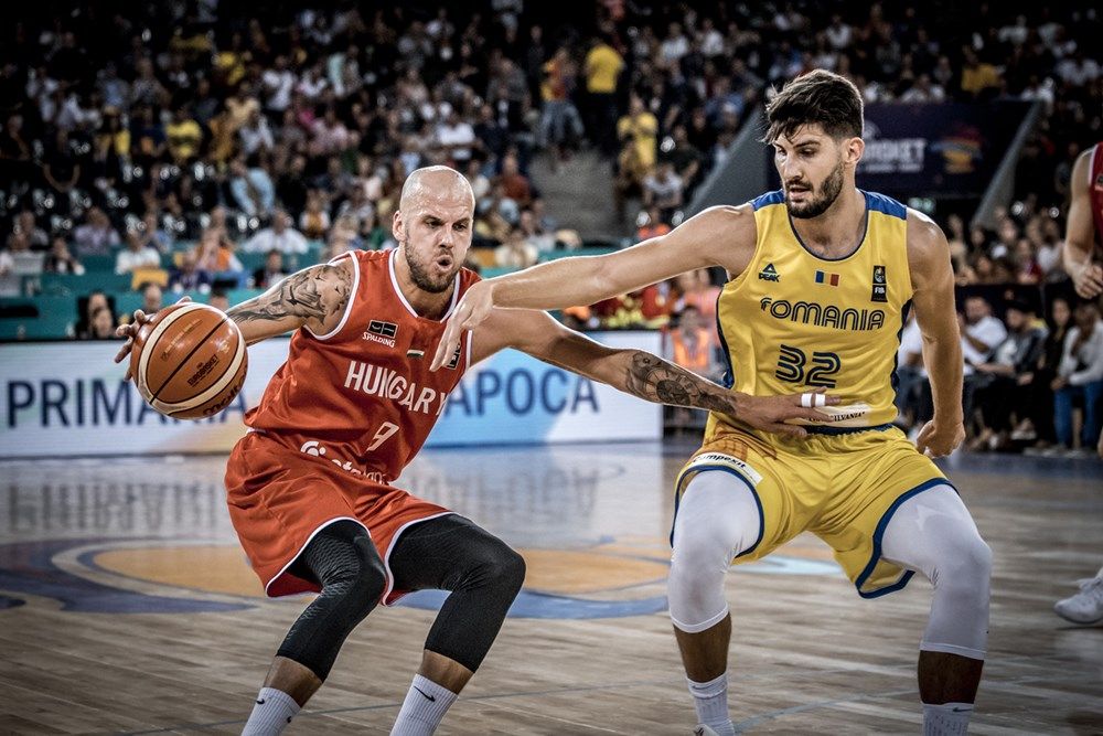 Vojvoda vezeti a labdát / Fotó: Fiba.basketball/eurobasket/2017