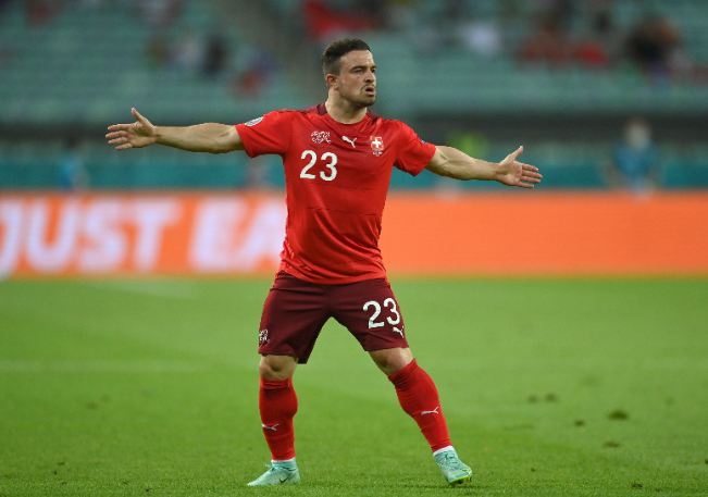 Xherdan Shaqiri gólja nem csupán szépségdíjas volt, de el is döntötte a mérkőzést. Fotó: MTI/EPA/GETTY/Dan Mullan
