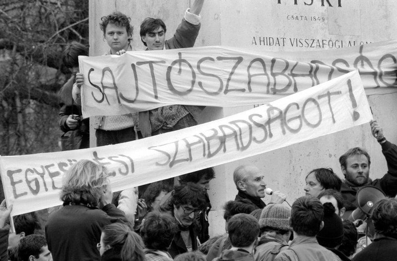 Pákh Tibor beszél 1988-ban / Fotó: MTI