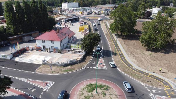 Két körforgalom és a környező bekötőutak - Pintér Tamás és csapata négy éves teljesítményét mindennél jobban mutatja, hogy a polgármester ezt a beruházást akarta sajátjaként bemutatni a dunaújvárosiak előtt