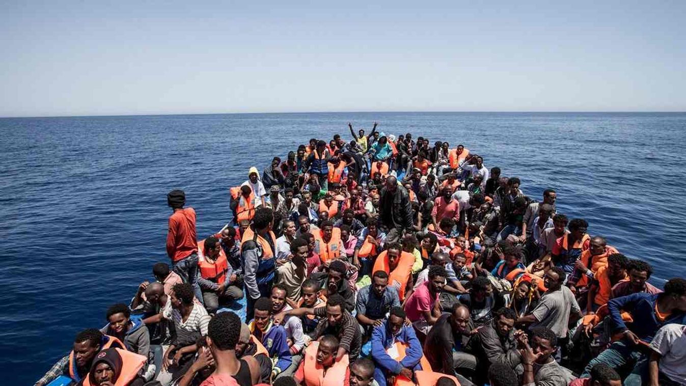 Több mint 900 menekültet és migránst mentett meg a spanyol parti őrség két nap alatt