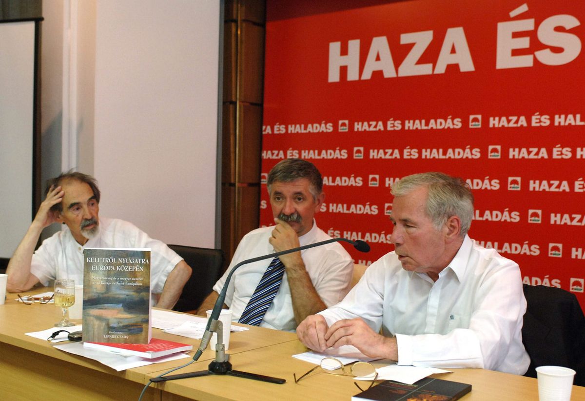 Budapest, 2006. Bodor Pál - Diurnus - újságíró (b), Tabajdi Csaba, az Európai Parlament képviselõje (k) és Horn Gyula volt miniszterelnök /MTI Fotó: Kovács Attila