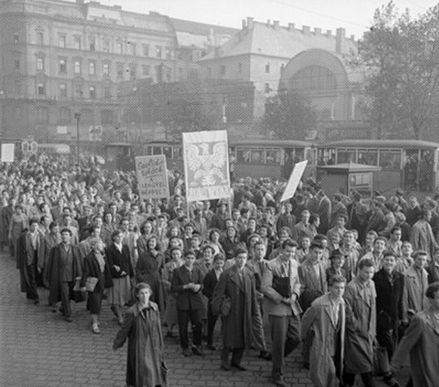 Tüntetők a Károly körúton Fotó: Budapest City.org