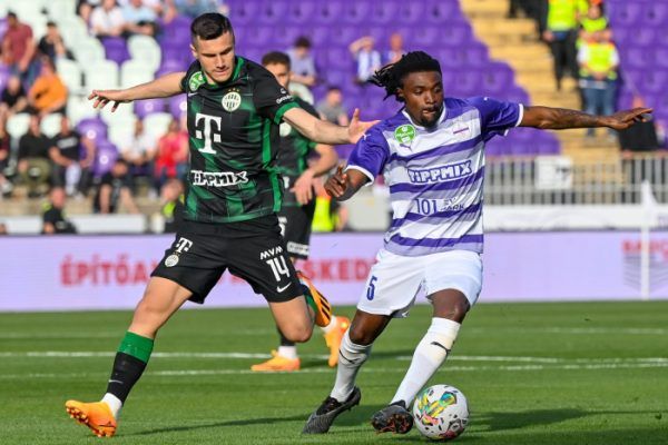 A ferencvárosi Amer Gojak (b) duplázni tudott az ősi rivális ellen.<br /> Fotó: MTI/Illyés Tibor