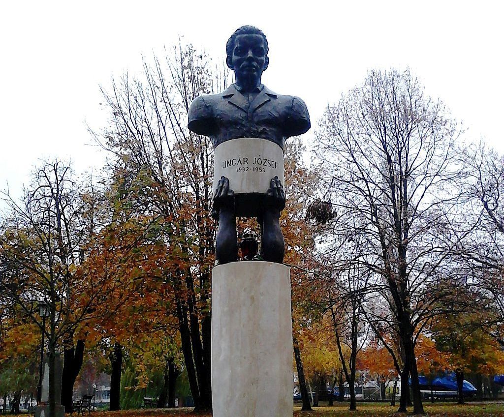 ungar-jozsef-szobra