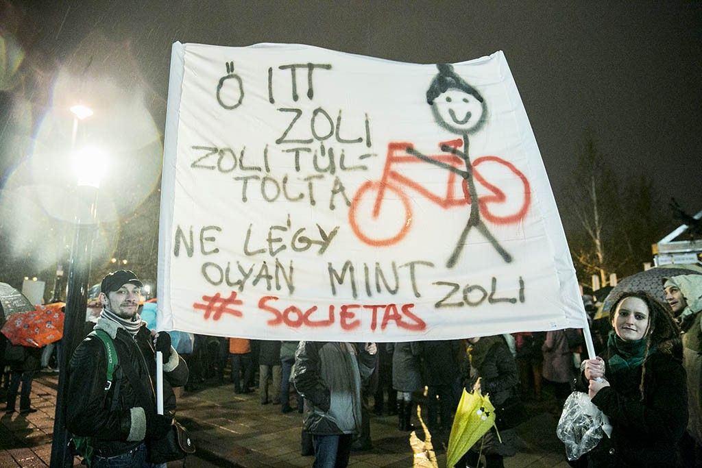 Esőben tüntettek a tanárok Budapesten 2016.02.03. foto:Horváth Péter Gyula