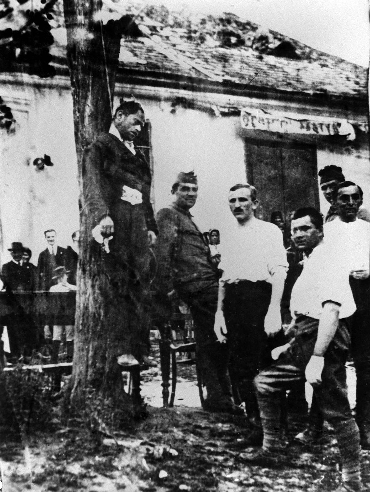 1919. szeptember 1. A Tanácsköztársaság bukása után egy ellenforradalmi egység kivégzést hajt végre / Fotó forrása: MTI