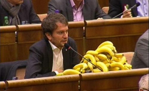 Matovič éppen a Gorilla-botrány miatt tiltakozik - Fotó: Postoj.sk