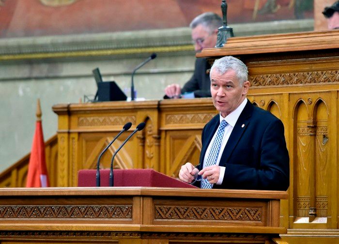 Budapest, 2016. december 7. Polt Péter legfõbb ügyész beszámol az ügyészség 2015-ös beszámolóját az Országgyûlés plenáris ülésén 2016. december 7-én. MTI Fotó: Máthé Zoltán