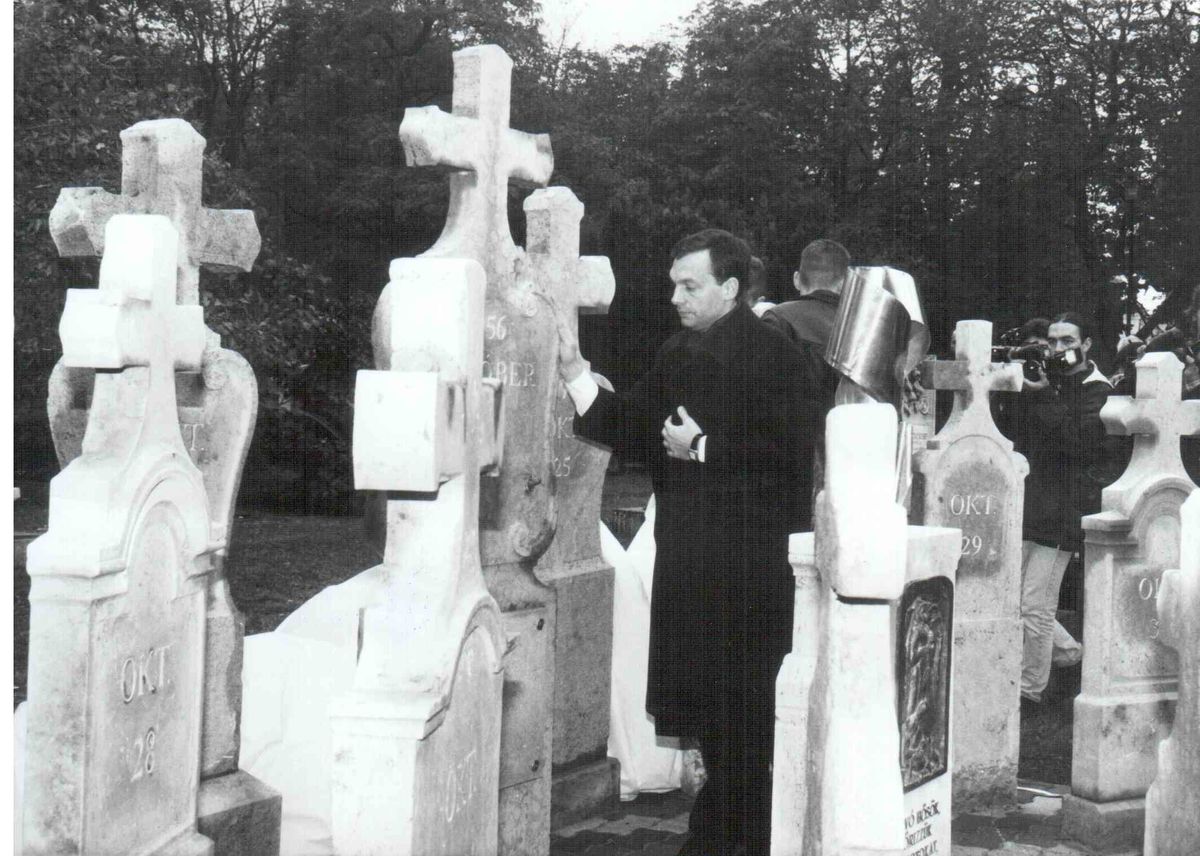 1999-ben Orbán Viktor miniszterelnök avatta fel a közadakozásból készült 1956-os emlékművet, amelyet Gömbös László készített / Fotó: Varmegyegaleria.hu