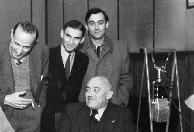 Túlélte a merényletet, Rákosi a rádióban / Forrás: Fortepan.hu