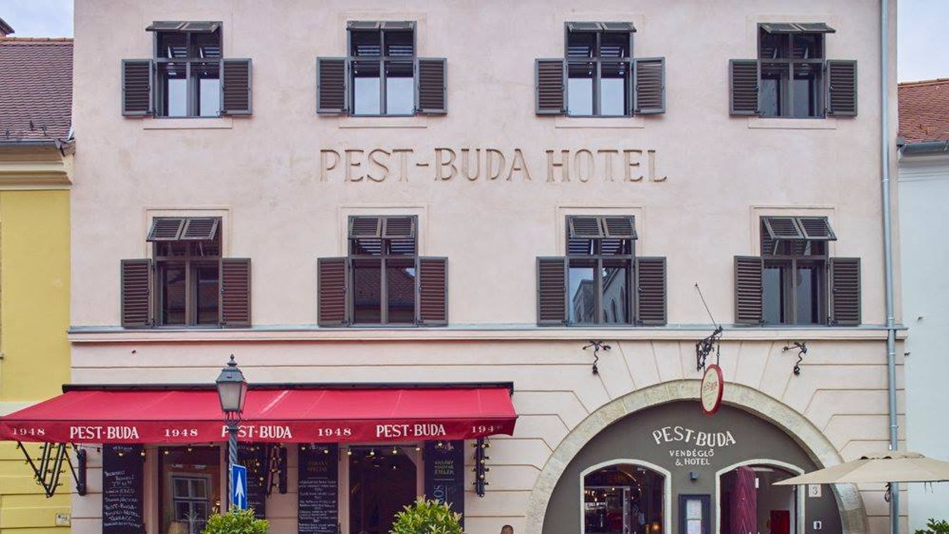 Akár száztizennégyszeres árkülönbség is lehet a Pest-Buda Hotel bérleti díja és szobaárai között
