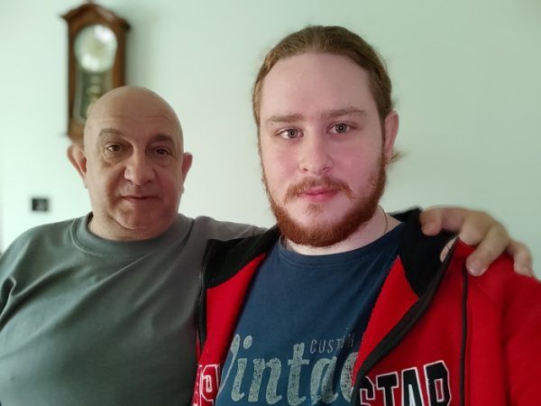 Balogh Attila (bal oldalon) és fia, Csongor ma is elkötelezetten ápolják Balogh László emlékét. Fotó: családi archívum