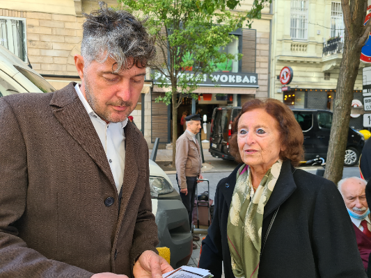 Szentgyörgyvölgyi Péter Belváros polgármestere és Földváry-Boér Mária, Elemér testvérhúga az emléktábla avatóján. Fotó: Géher Ferenc