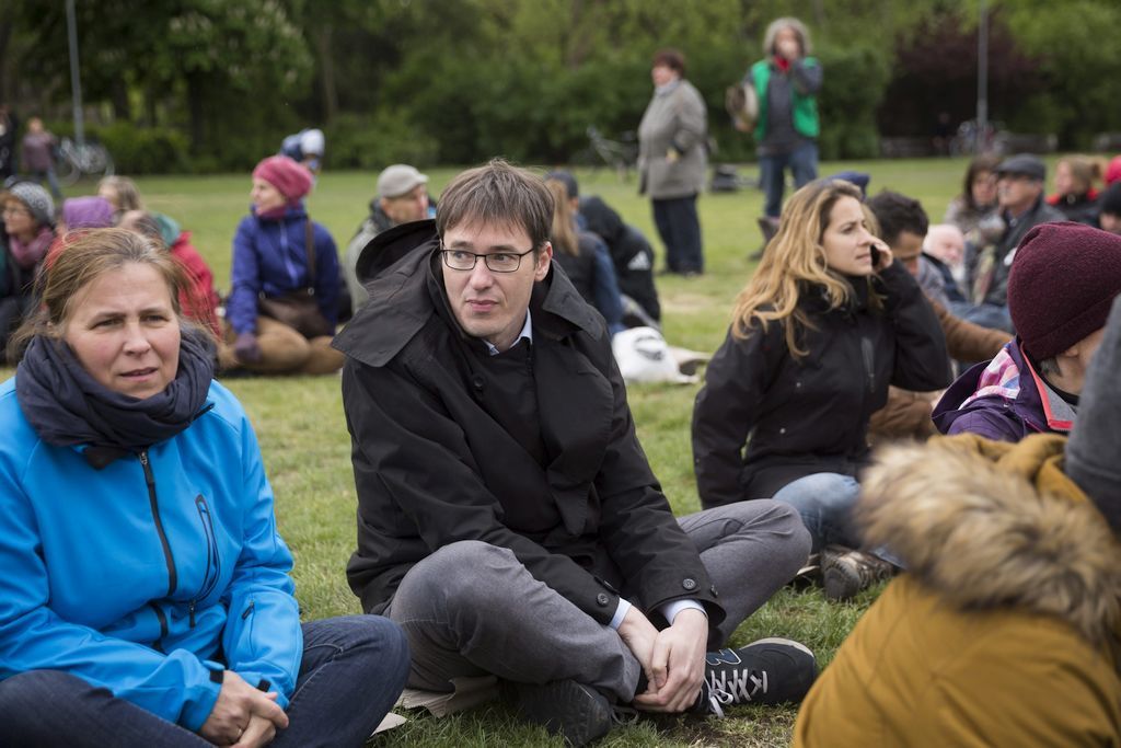 Karácsony Gergely, Zugló polgármestere és Szabó Rebeka, a Párbeszéd Magyarországért (PM) politikusa a Greenpeace, a Ligetvédők és a VAResLIGET.blog.hu csoportok tiltakoznak a liget fáinak kivágása ellen (kép: MTI)