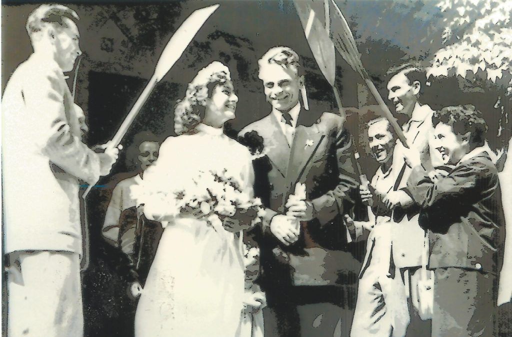 Földváry-Boér Mária és Gurovits József esküvője 1954. szeptember 1-jén a kelenföldi evangélikus templomban. Forrás: Gurovits József családi archívuma