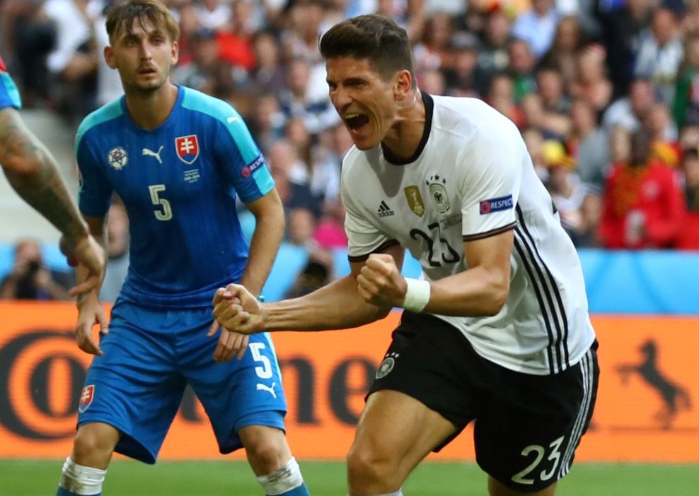 Gomez ünnepel, megváltotta a helyét a következő meccsre is? / Fotó: UEFA.com