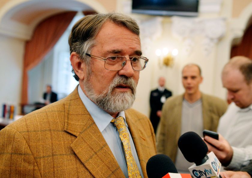 Kaltenbach Jenő a közelmúltban kijelentette, hogy a választásokig már nem posztol a közösségi oldalán, mert nem látja értelmét. Végül mégis megtette, s jókorát rúgott a nemzeti oldal szavazóiba.<br /> Fotó: MTI/Beliczay László
